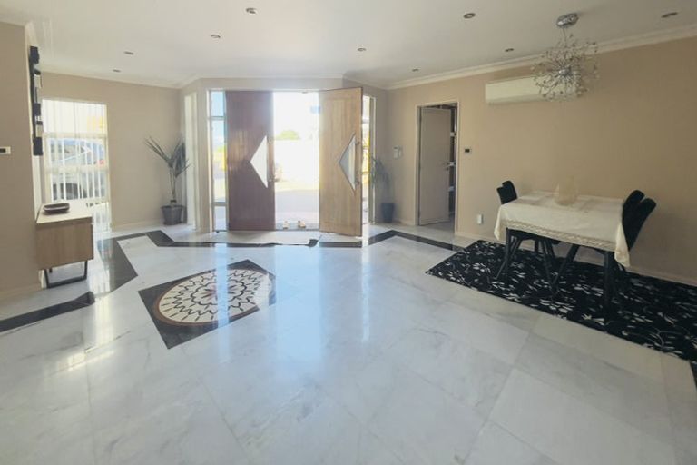 Photo of property in 51a The Esplanade, Eastern Beach, Auckland, 2012