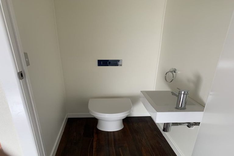 Photo of property in 42 Carlisle Road, Browns Bay, Auckland, 0630