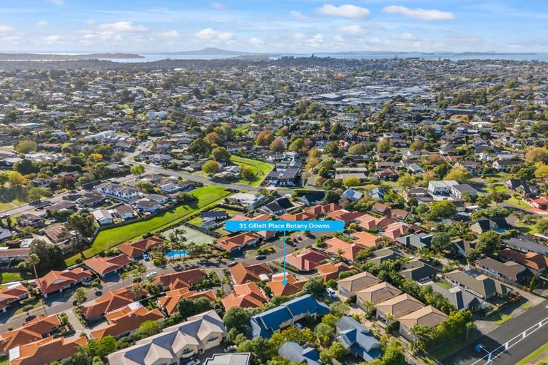 Photo of property in 31 Gillett Place, Botany Downs, Auckland, 2014