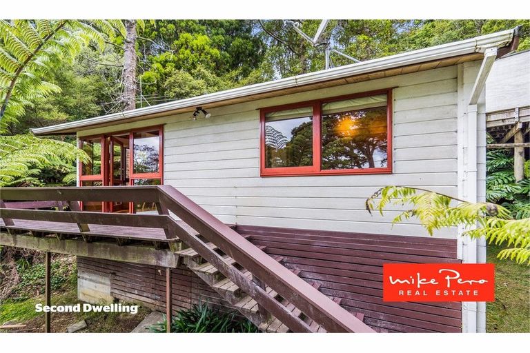 Photo of property in 230 Atkinson Road, Titirangi, Auckland, 0604