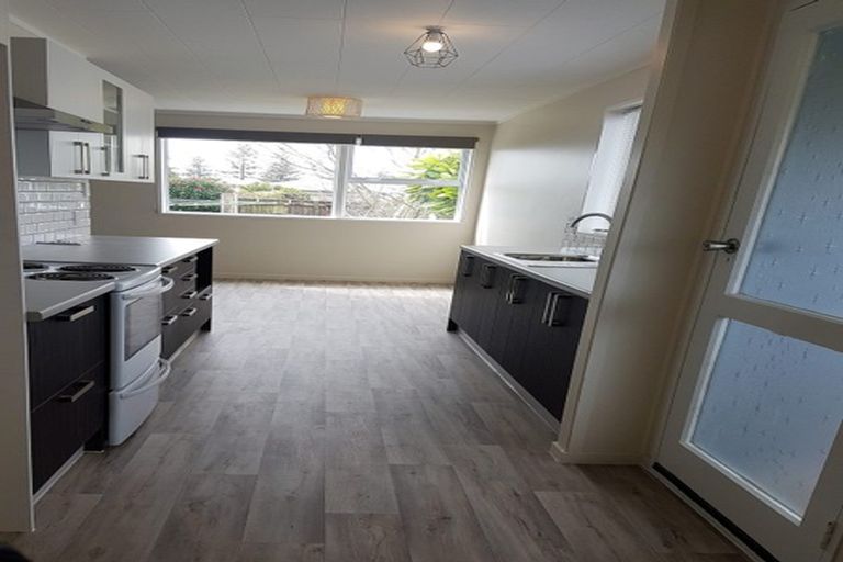 Photo of property in 12 Pamu Place, Waitara, 4320