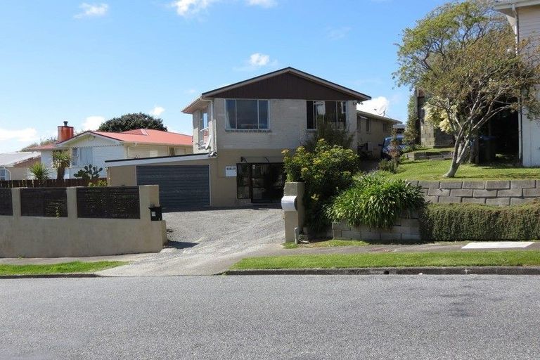 Photo of property in 33 Ernest Street, Ranui, Porirua, 5024