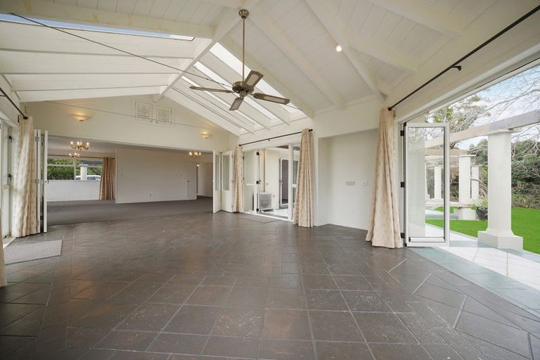 Photo of property in 9 Laingholm Drive, Laingholm, Auckland, 0604