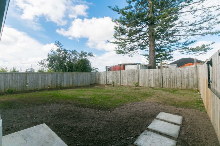 Photo of property in 17e Martin Place, Kelston, Auckland, 0602