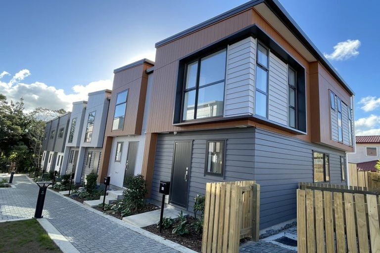 Photo of property in 250d Great North Road, Henderson, Auckland, 0612