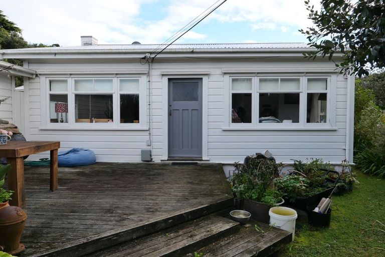 Photo of property in 61 Tutere Street, Waikanae Beach, Waikanae, 5036