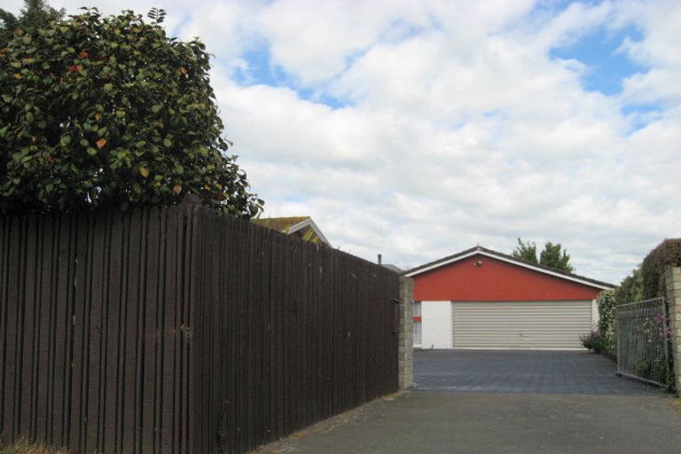 Photo of property in 7 Main North Road, Woodend, 7610