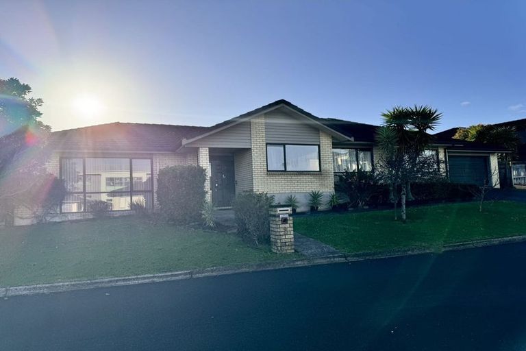 Photo of property in 2 Spring Valley Place, Oteha, Auckland, 0632