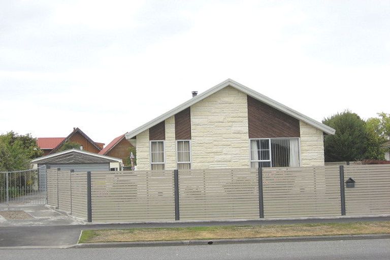 Photo of property in 260 Queenspark Drive, Parklands, Christchurch, 8083