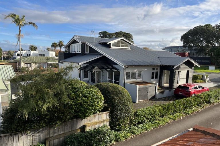 Photo of property in 204a Devonport Road, Tauranga, 3110