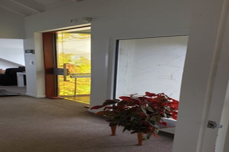 Photo of property in 24 Nevay Road, Karaka Bays, Wellington, 6022