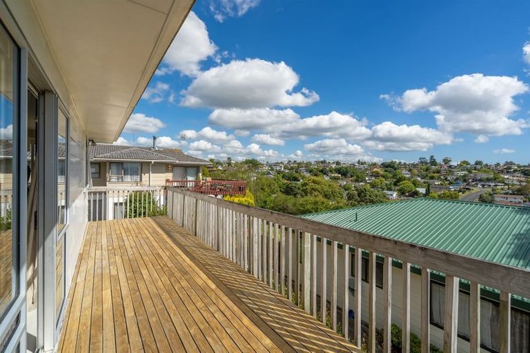 Photo of property in 2/14 Target Road, Totara Vale, Auckland, 0629