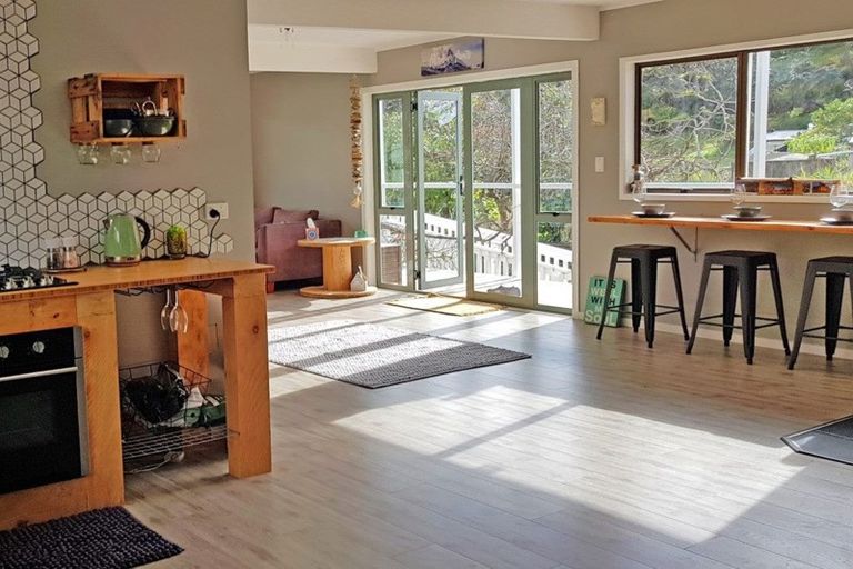 Photo of property in 129 Oakura Road, Oakura, Hikurangi, 0184