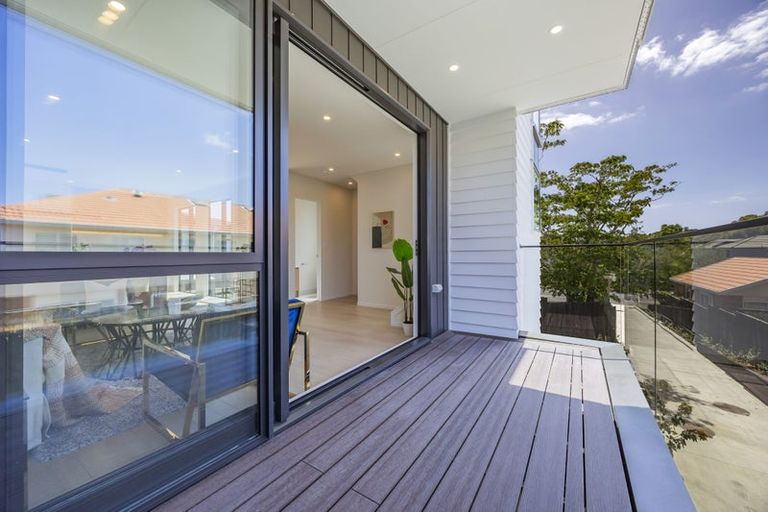 Photo of property in 17a John Jennings Drive, Oteha, Auckland, 0632
