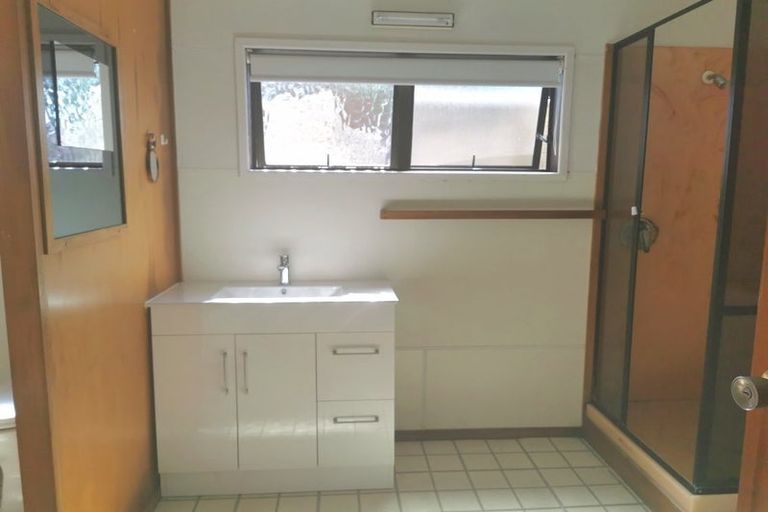 Photo of property in 123a Chelsea View Drive, Chatswood, Auckland, 0626