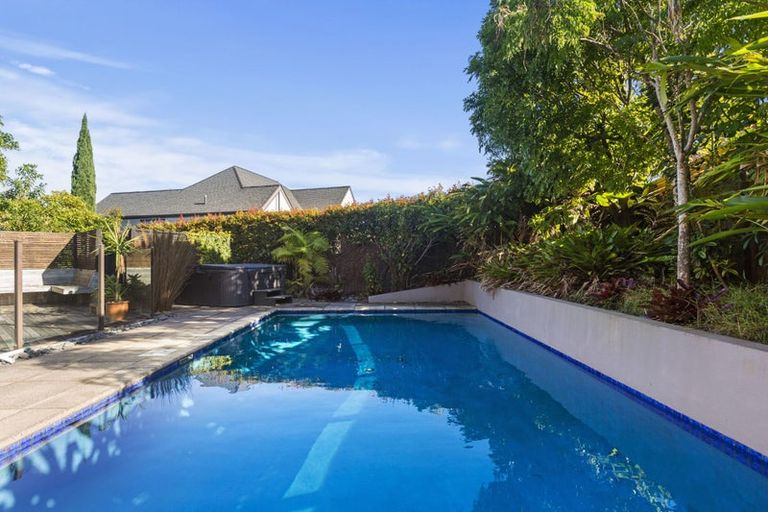 Photo of property in 21 Deanna Drive, West Harbour, Auckland, 0618