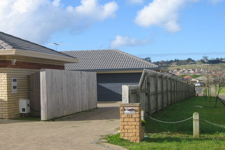 Photo of property in 21 Belcoo Crescent, East Tamaki, Auckland, 2013