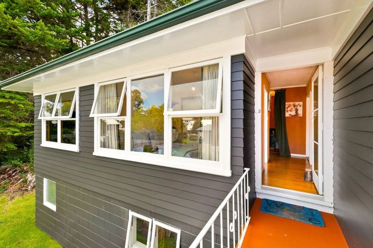 Photo of property in 18 Killarney Avenue, Torbay, Auckland, 0630