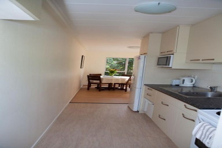 Photo of property in 9/18 Parr Terrace, Castor Bay, Auckland, 0620