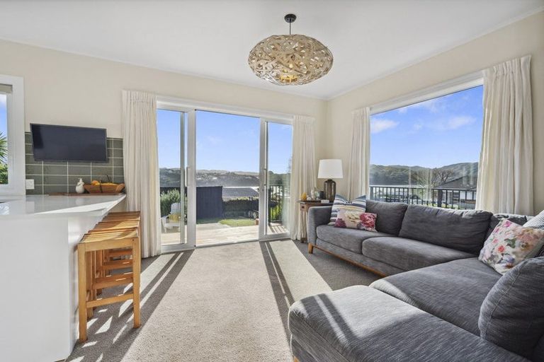 Photo of property in 53 Seaview Road, Paremata, Porirua, 5024