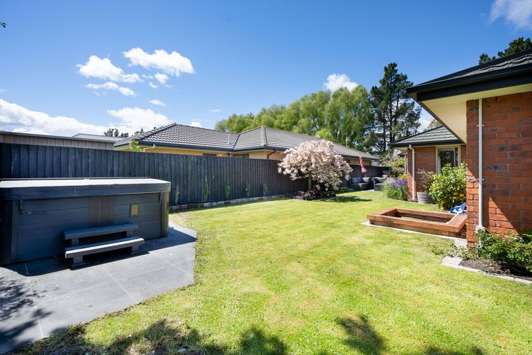 Photo of property in 92 Milns Road, Halswell, Christchurch, 8025