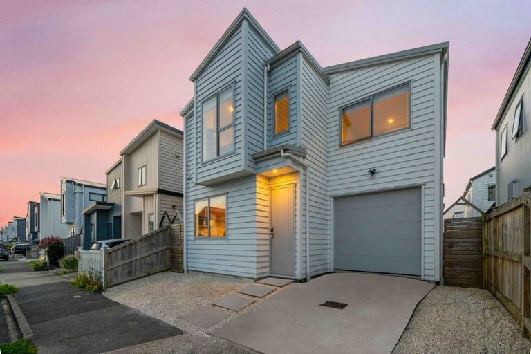 Photo of property in 102 Bellbird Street, Papakura, 2110