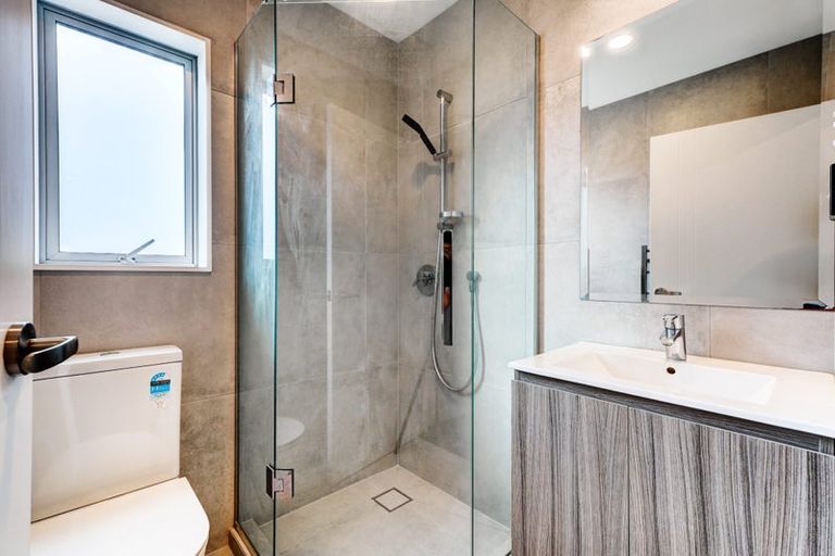 Photo of property in 2 Meritage Lane, Te Atatu South, Auckland, 0610