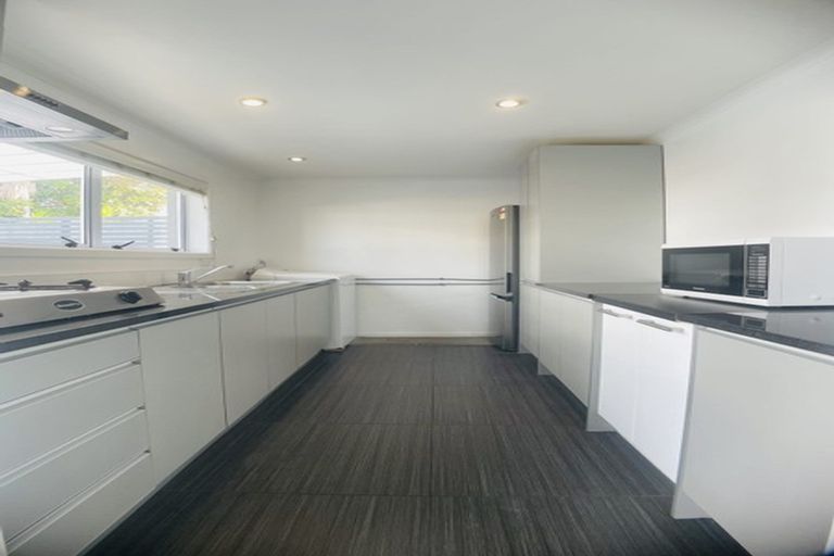 Photo of property in 127 Exmouth Road, Northcote, Auckland, 0627