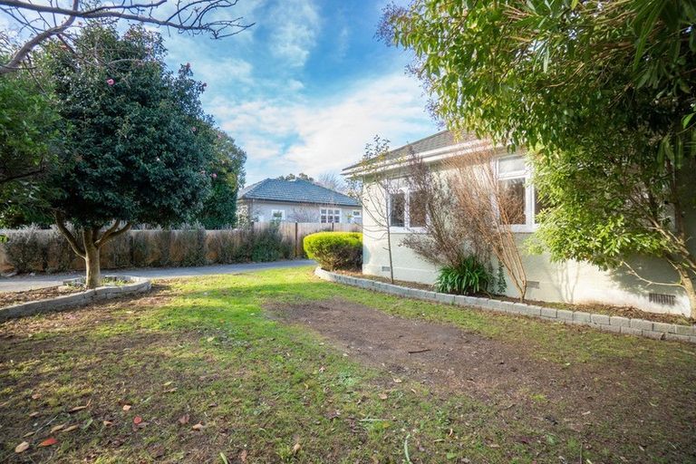 Photo of property in 11 Franklin Avenue, Hokowhitu, Palmerston North, 4410