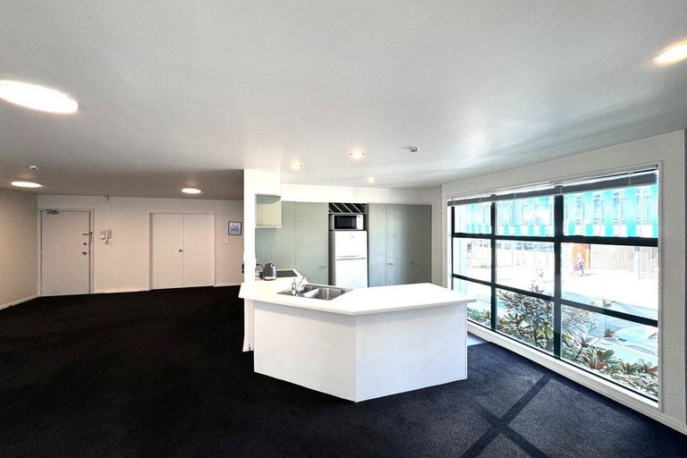 Photo of property in Regent Courts, 2/75 Gloucester Street, Christchurch Central, Christchurch, 8013