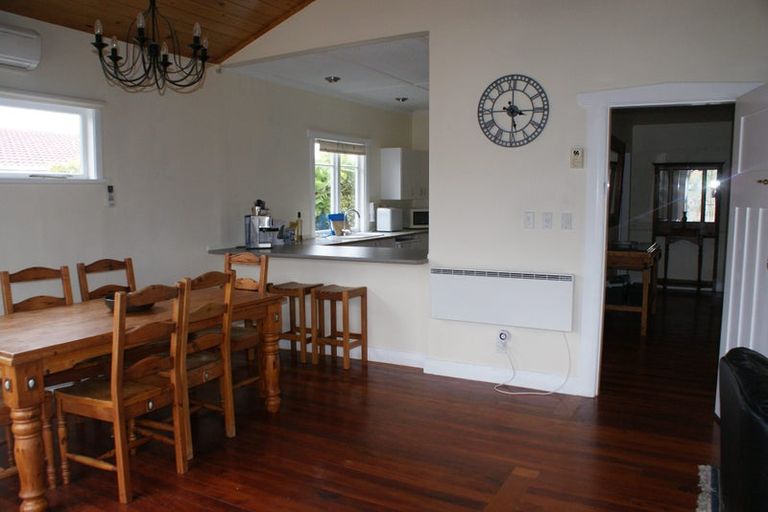 Photo of property in 27 Rauparaha Street, Waikanae Beach, Waikanae, 5036