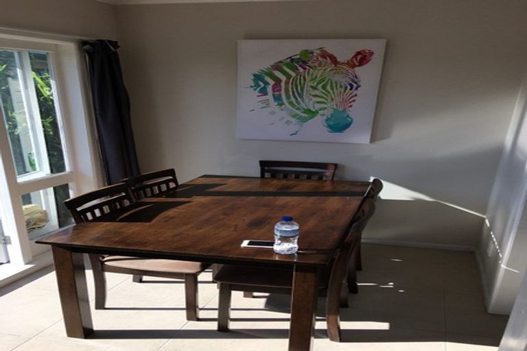 Photo of property in 4 Kirrie Avenue, Te Atatu South, Auckland, 0610