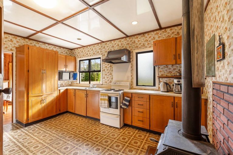 Photo of property in 76 Tawa Road, Kumeu, 0891