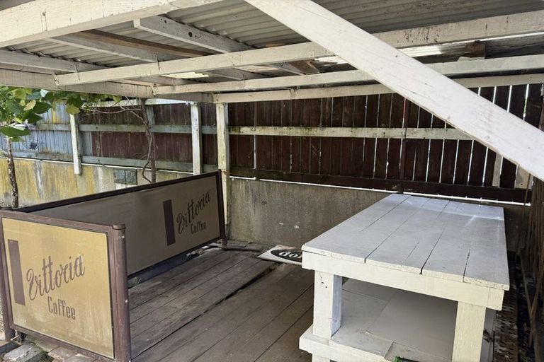 Photo of property in 190 Universal Drive, Henderson, Auckland, 0610