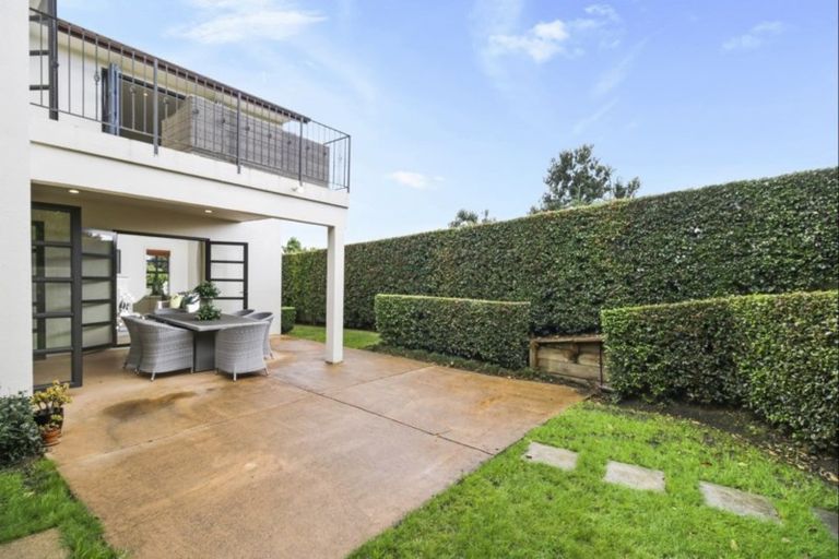 Photo of property in 33 Point View Drive, East Tamaki Heights, Auckland, 2016