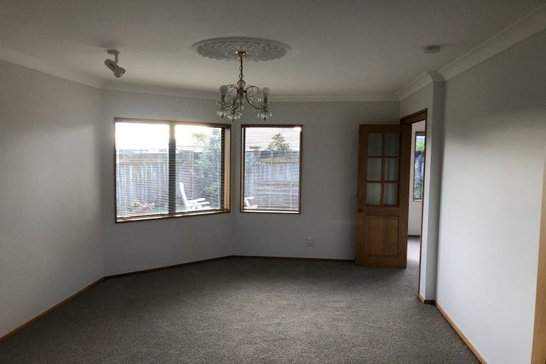 Photo of property in 18 Ruapehu Drive, Fitzherbert, Palmerston North, 4410