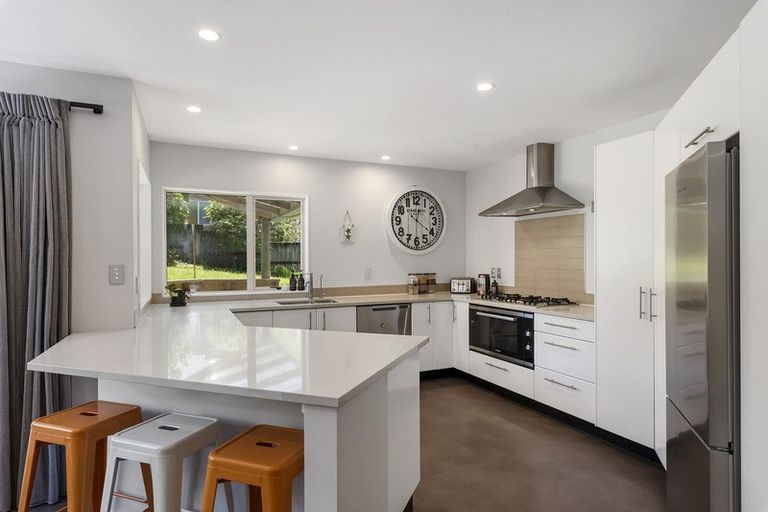 Photo of property in 20 Bluebird Crescent, Unsworth Heights, Auckland, 0632