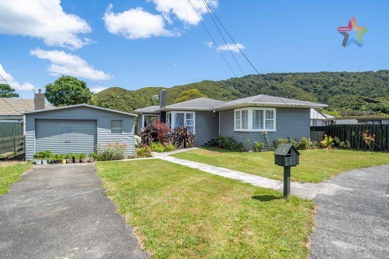 Photo of property in 5 Willow Grove, Wainuiomata, Lower Hutt, 5014