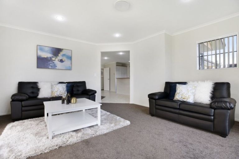 Photo of property in 17 Magic Way, Randwick Park, Auckland, 2105