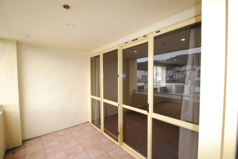 Photo of property in 6f/5 Kent Terrace, Mount Victoria, Wellington, 6011