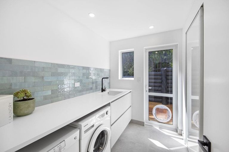 Photo of property in 208 Vipond Road, Stanmore Bay, Whangaparaoa, 0932