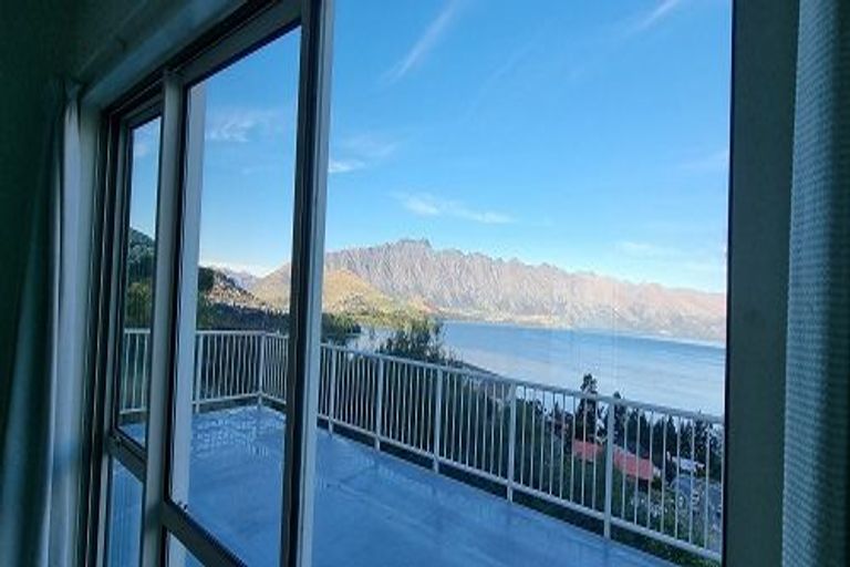 Photo of property in 3a Strawberry Lane, Fernhill, Queenstown, 9300