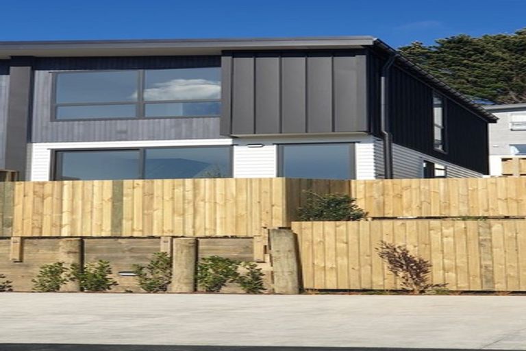 Photo of property in 15/62 Spenmoor Street, Newlands, Wellington, 6037