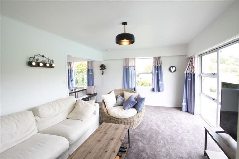 Photo of property in 19 Segedin Place, Glenfield, Auckland, 0629