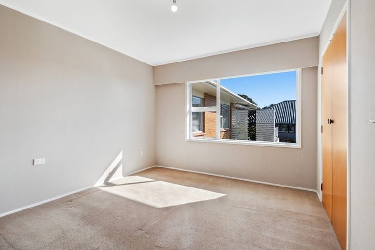 Photo of property in 2/2 Tower Hill, Stanmore Bay, Whangaparaoa, 0930