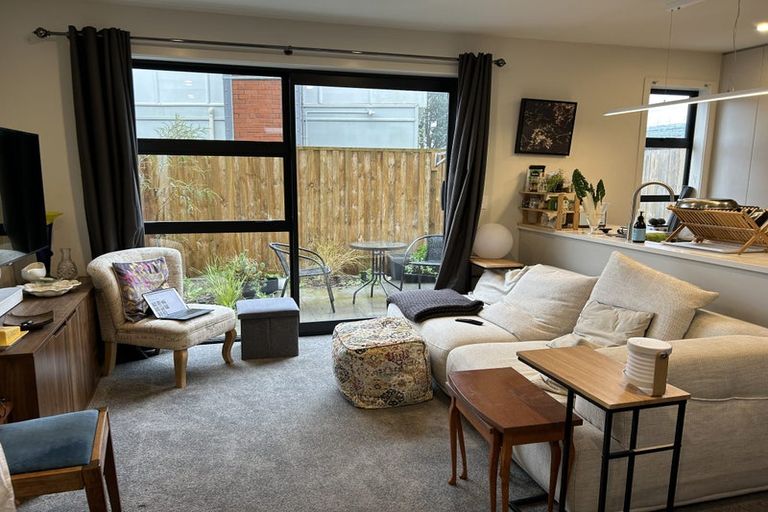 Photo of property in 2/92 Oxford Terrace, Epuni, Lower Hutt, 5011