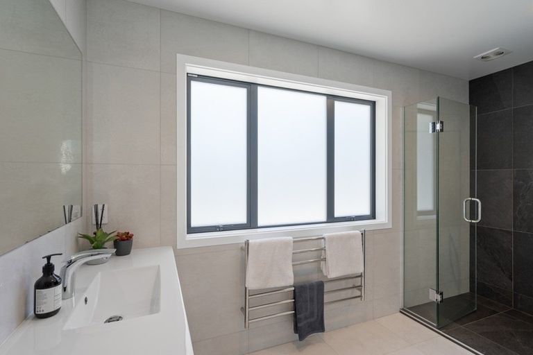 Photo of property in 156 Upton Street, Wanaka, 9305