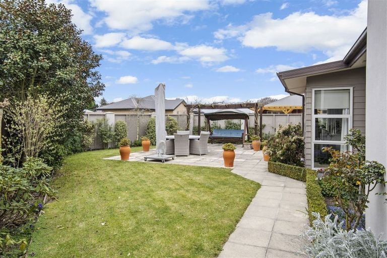 Photo of property in 6 Federer Lane, Bishopdale, Christchurch, 8053