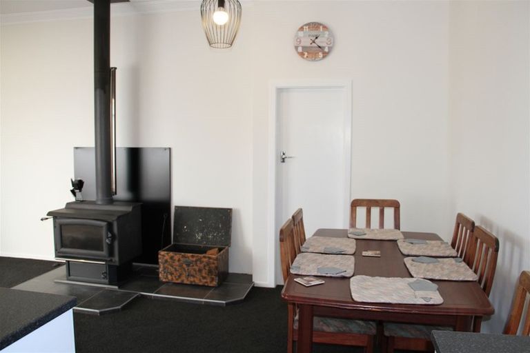 Photo of property in 33 Main Road, Tuatapere, 9620