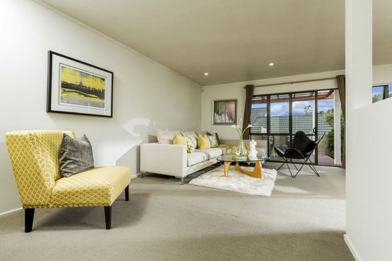 Photo of property in 1/112 Seaview Road, Glenfield, Auckland, 0629